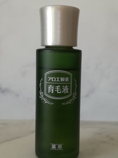 薬用アロエ製薬育毛液と金の頭皮ブラシ (1).jpg